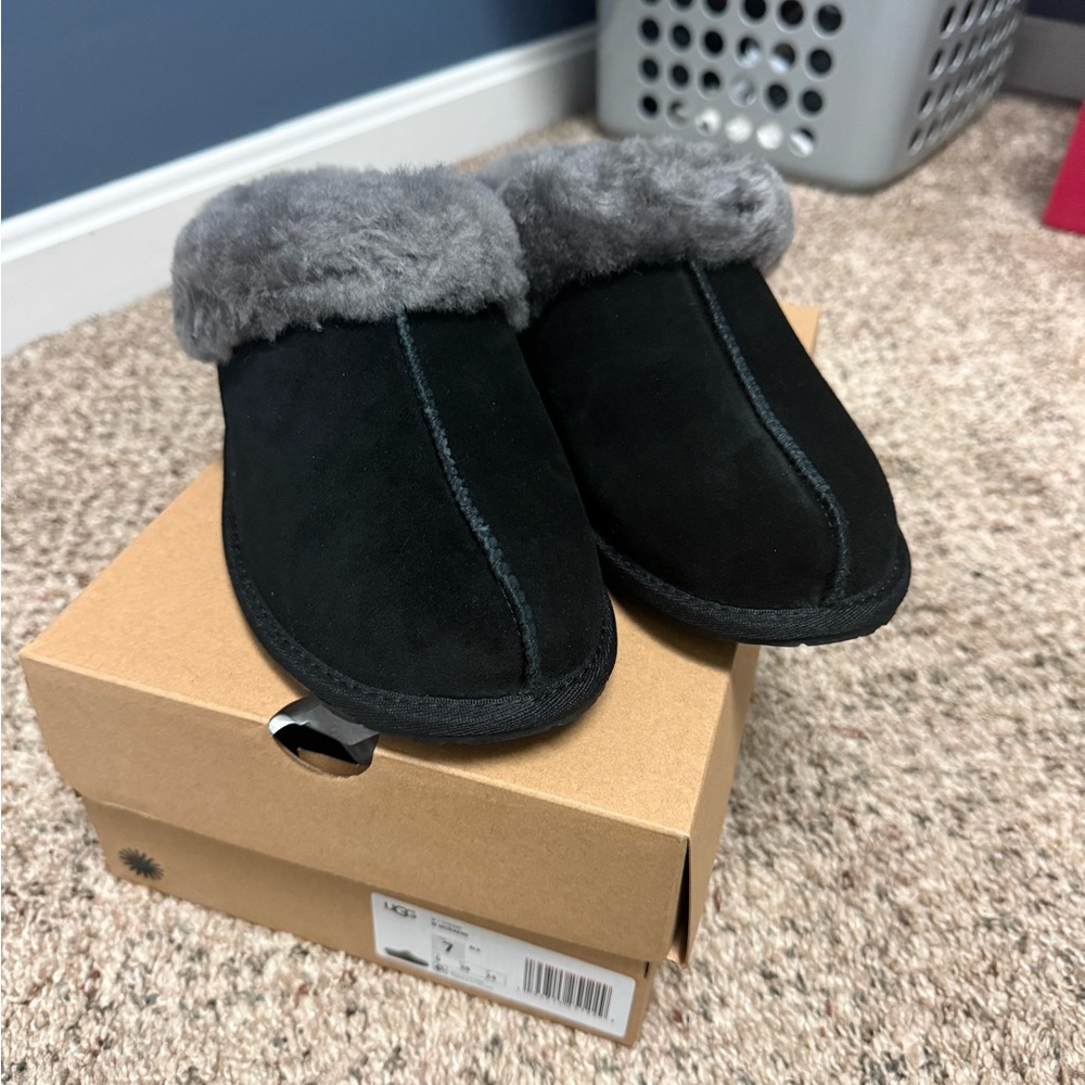 NWT UGG Black Slippers